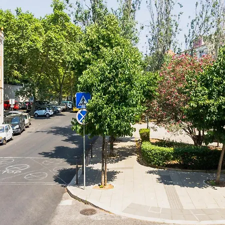 Duplex In Marques De Pombal 리스본